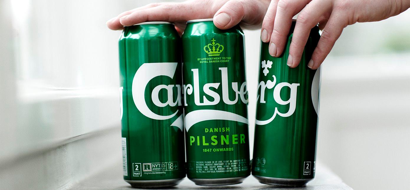 hands snapping cans carlsberg
